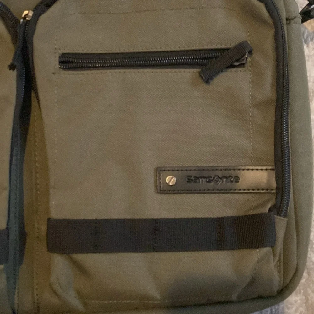 Samsonite travel bag laptop olive green strap multiple pockets 16x11.5”